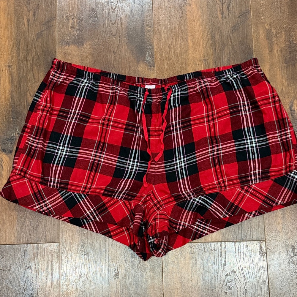 Victoria's Secret Red Plaid Shorts Women’s Size Large